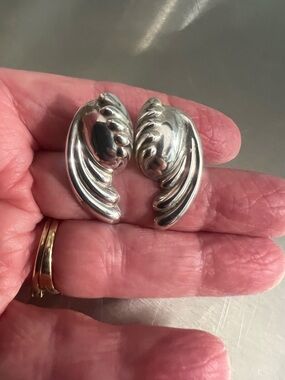 Vintage Sterling Silver Screw Back Swirl Earrings